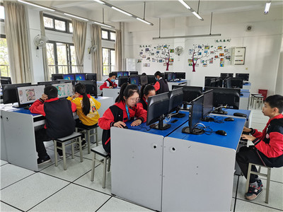 成都市文翁實驗小學 當技術成為畫筆，思想在平面設計中綻放